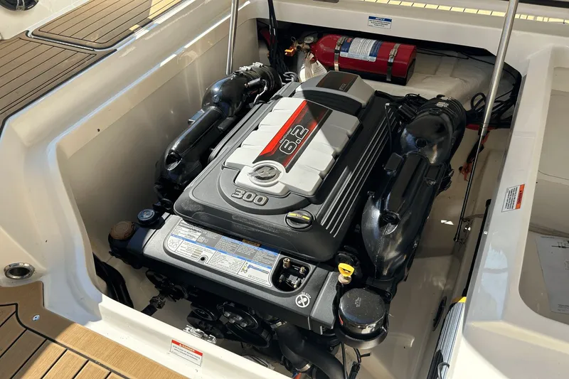 Slide: The Image of Sea Ray SDX 250 2019 - 43