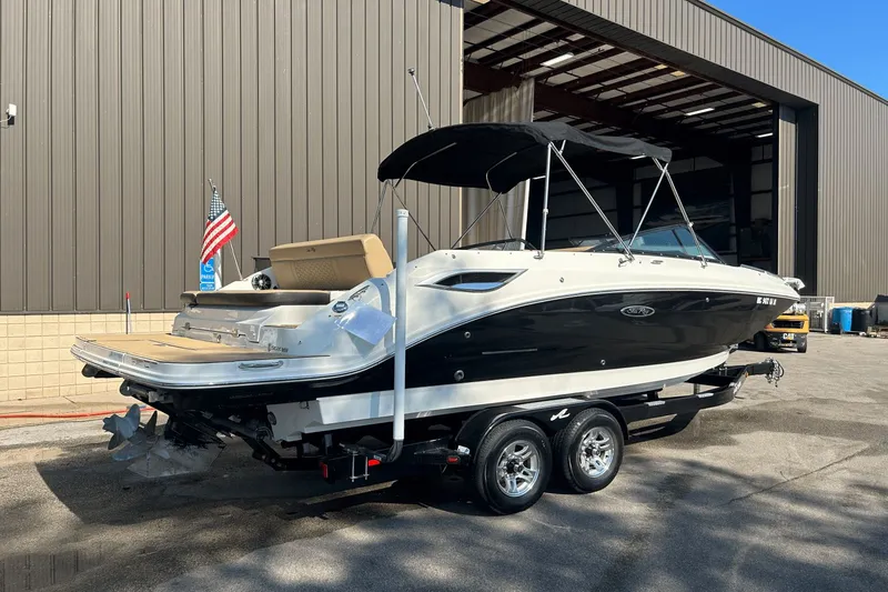Slide: The Image of Sea Ray SDX 250 2019 - 6