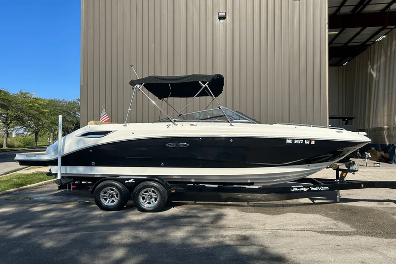 Slide: The Image of Sea Ray SDX 250 2019 - 7