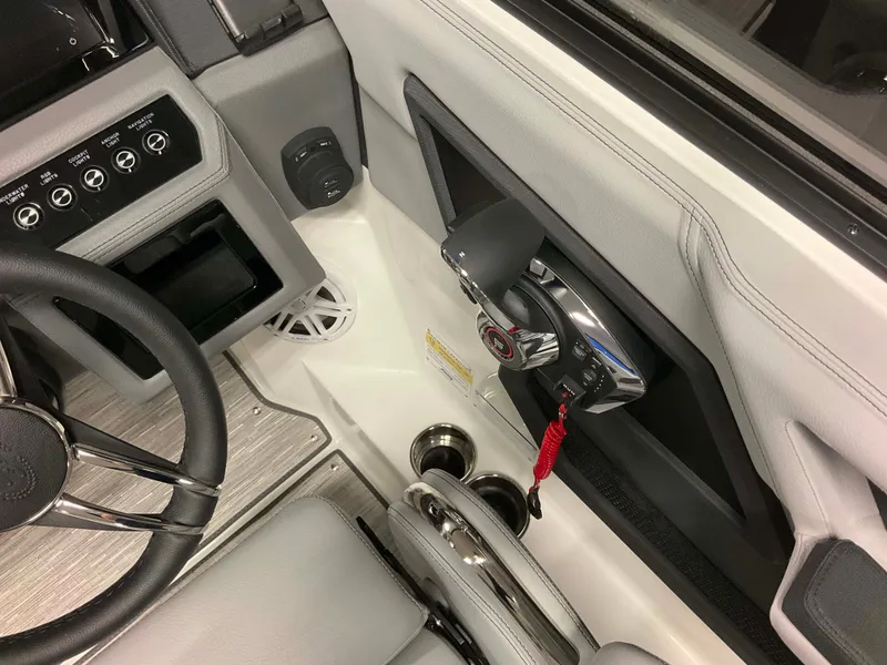 Slide: The Image of Cobalt R4 Outboard 2026 - 40
