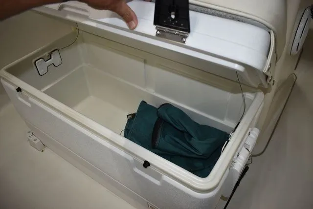 Slide: The Image of Sea Pro 180 Center Console 1997 - 37