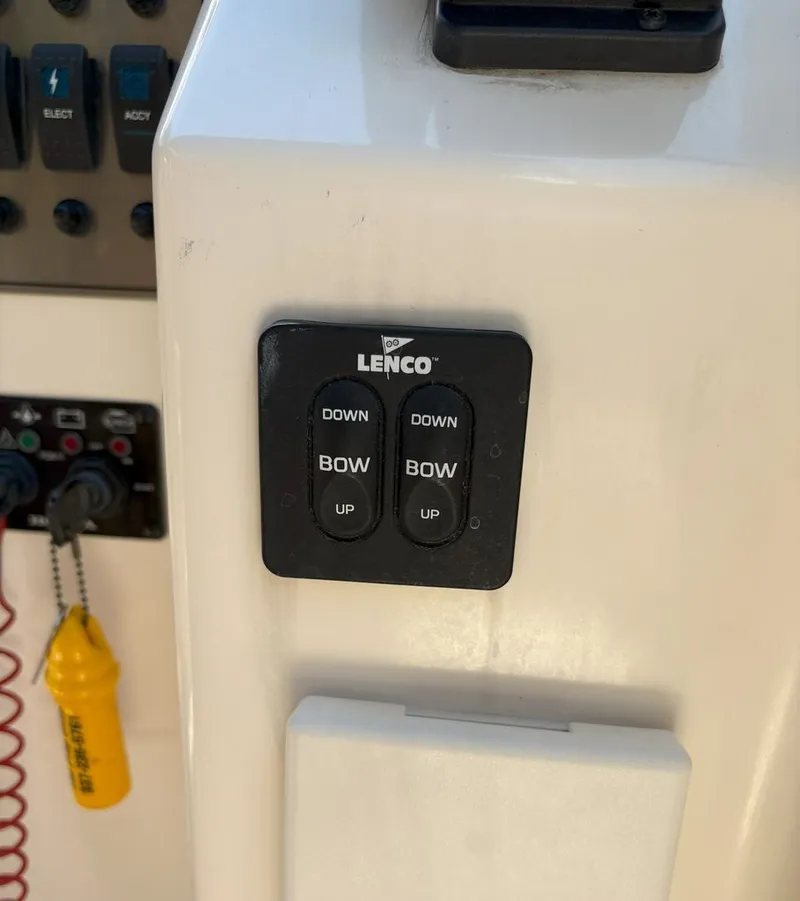 Slide: The Image of Key West 2300 BLUEWATER WA 2006 - 13