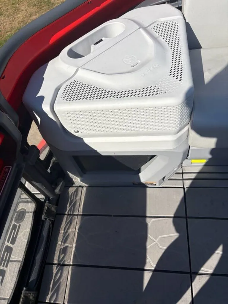 Slide: The Image of Sea-Doo Switch Cruise 2022 - 5