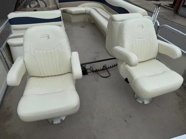 Slide: The Image of 2008 Bennington 2277FSi boat interior with cream leather seats and spacious layout. - 5