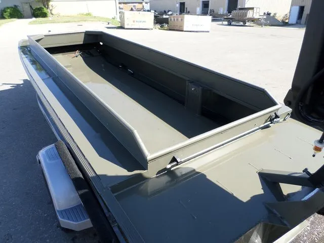 Slide: The Image of Gator Trax 16 MARSH SERIES 2024 - 5