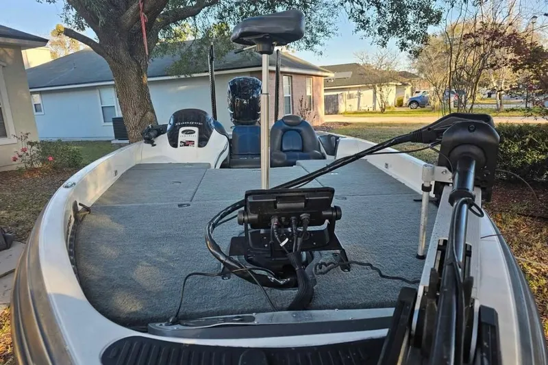 Slide: The Image of 2008 Ranger Z520 Comanche boat with trolling motor and spacious deck in residential setting. - 6