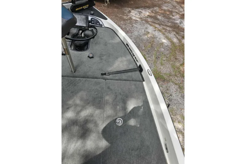 Slide: The Image of 2008 Ranger Z520 Comanche boat deck with fishing equipment and controls. - 9