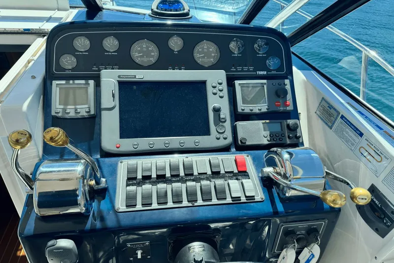 Slide: The Image of Tiara 2900 2006 - 2