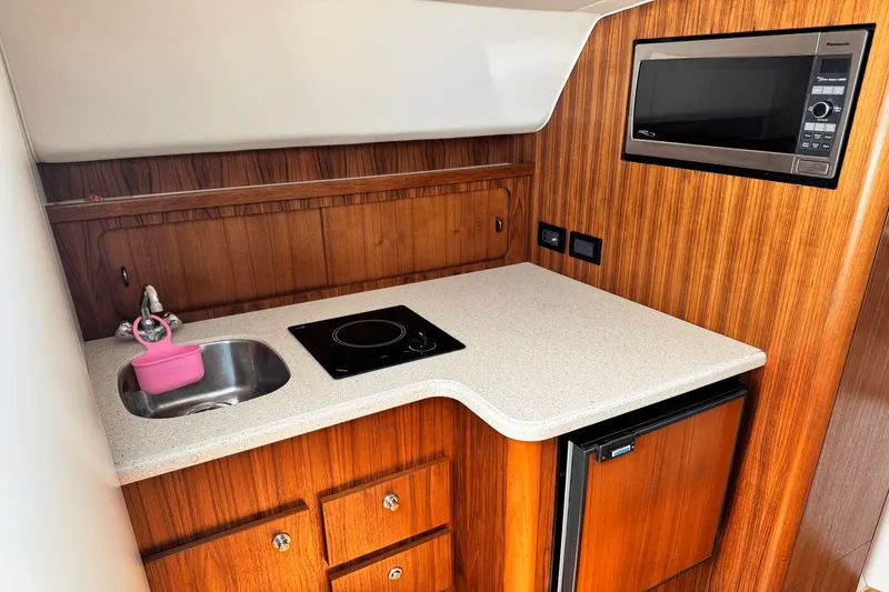 Slide: The Image of Tiara 2900 2006 - 9