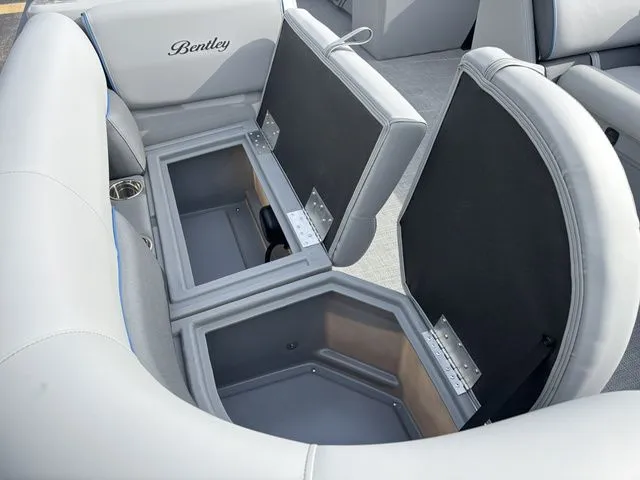 Slide: The Image of Bentley Pontoons 223 Bolt / DF150ATL5-B 2026 - 10