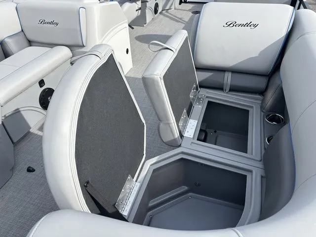 Slide: The Image of Bentley Pontoons 223 Bolt / DF150ATL5-B 2026 - 12