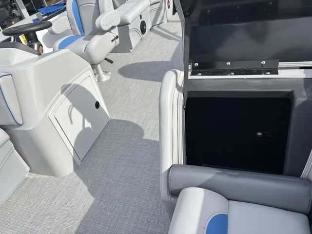 Slide: The Image of Bentley Pontoons 223 Bolt / DF150ATL5-B 2026 - 13