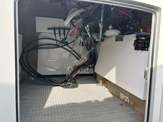 Slide: The Image of Bentley Pontoons 223 Bolt / DF150ATL5-B 2026 - 15