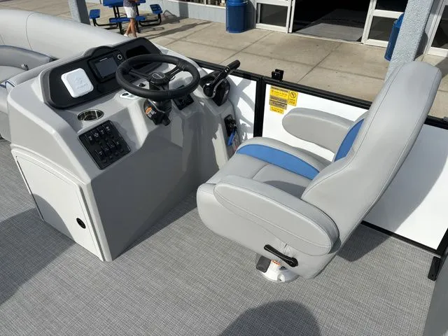 Slide: The Image of Bentley Pontoons 223 Bolt / DF150ATL5-B 2026 - 16