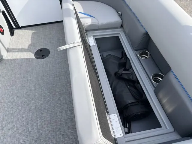 Slide: The Image of Bentley Pontoons 223 Bolt / DF150ATL5-B 2026 - 22