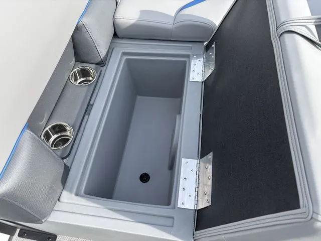 Slide: The Image of Bentley Pontoons 223 Bolt / DF150ATL5-B 2026 - 26