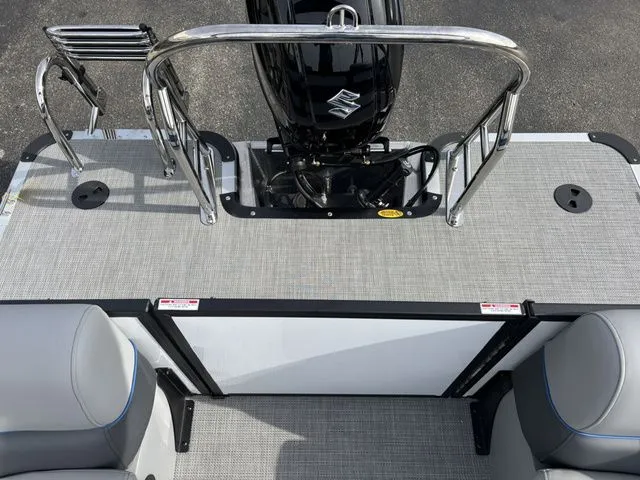 Slide: The Image of Bentley Pontoons 223 Bolt / DF150ATL5-B 2026 - 29