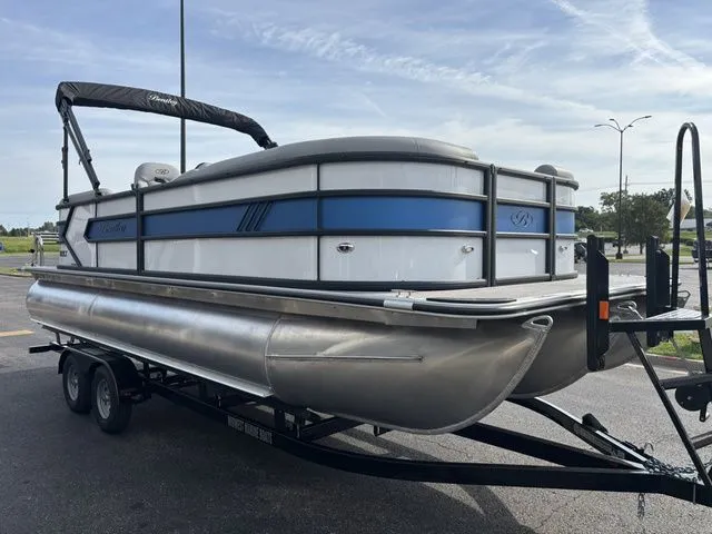 Slide: The Image of Bentley Pontoons 223 Bolt / DF150ATL5-B 2026 - 3