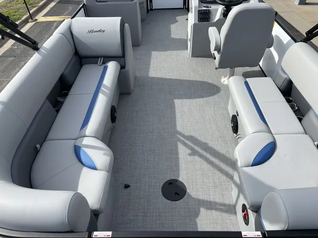Slide: The Image of Bentley Pontoons 223 Bolt / DF150ATL5-B 2026 - 31