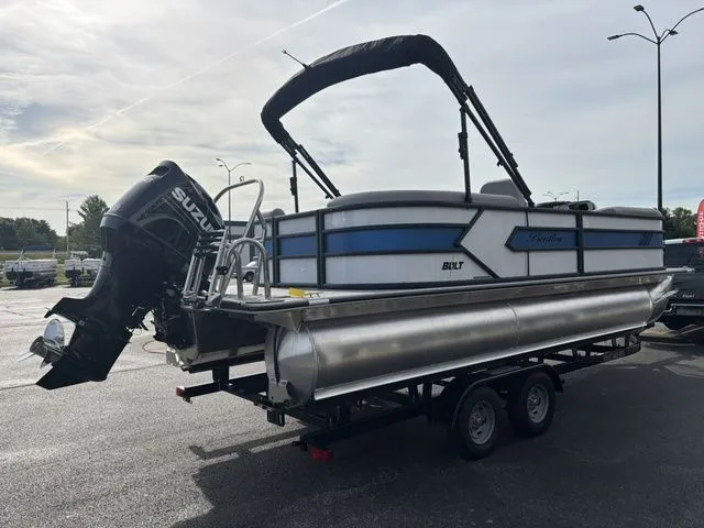 Slide: The Image of Bentley Pontoons 223 Bolt / DF150ATL5-B 2026 - 5