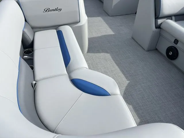 Slide: The Image of Bentley Pontoons 223 Bolt / DF150ATL5-B 2026 - 9