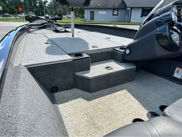 Slide: The Image of Tracker Pro Team 175 TXW 2024 - 8