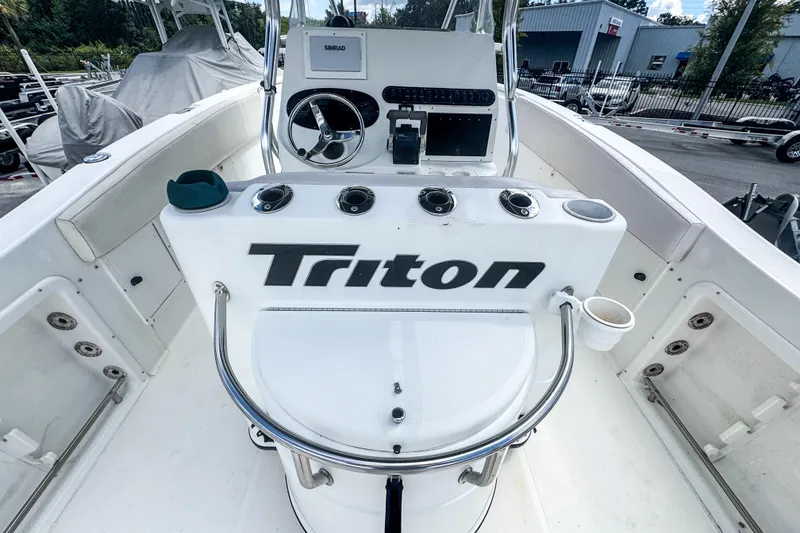 Slide: The Image of 2003 Triton 2895 CC boat console with steering wheel and controls. - 4