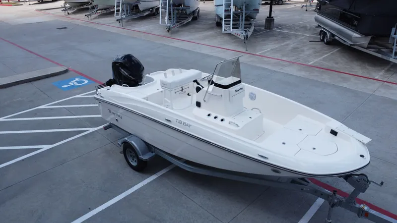 Slide: The Image of Bayliner T18LE 2025 - 13
