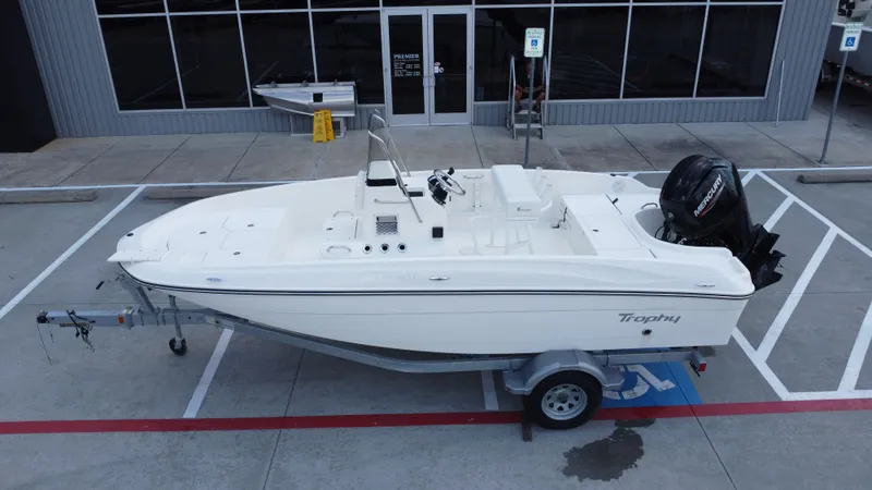 Slide: The Image of Bayliner T18LE 2025 - 16