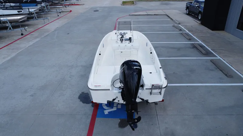 Slide: The Image of Bayliner T18LE 2025 - 18