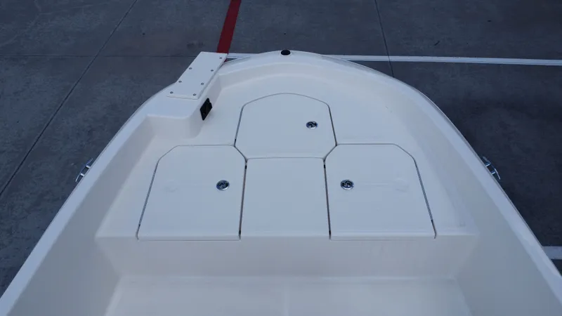 Slide: The Image of Bayliner T18LE 2025 - 27