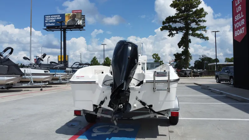 Slide: The Image of Bayliner T18LE 2025 - 9