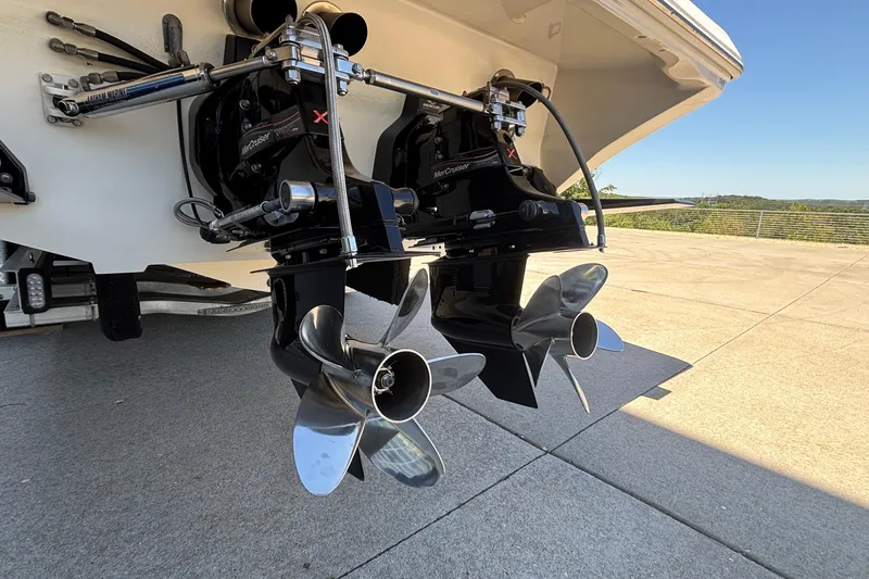 Slide: The Image of 2006 Fountain 42 Executioner boat with dual propellers and MerCruiser drives. - 34