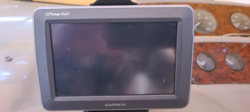 Slide: The Image of Garmin GPSmap 640 on 1998 Maxum 3000 SCR boat dashboard. - 10