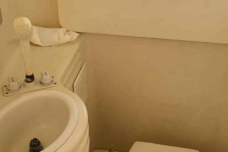 Slide: The Image of 1998 Maxum 3000 SCR boat bathroom with sink and toilet. - 18