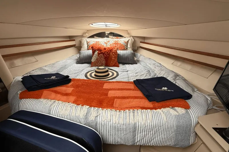 Slide: The Image of Cruisers Yachts 3375 Esprit 1999 - 18