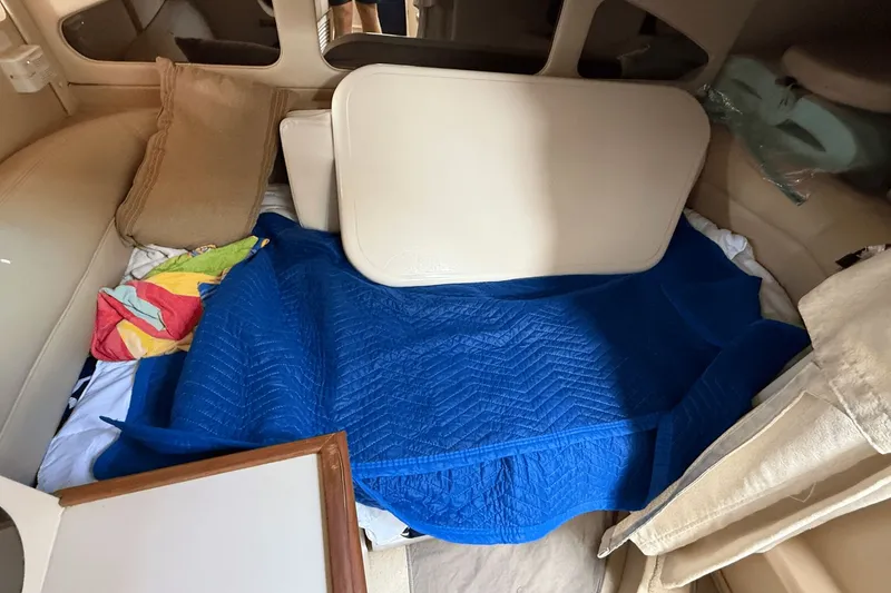 Slide: The Image of Cruisers Yachts 3375 Esprit 1999 - 21