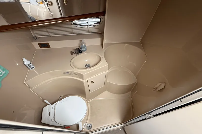 Slide: The Image of Cruisers Yachts 3375 Esprit 1999 - 23