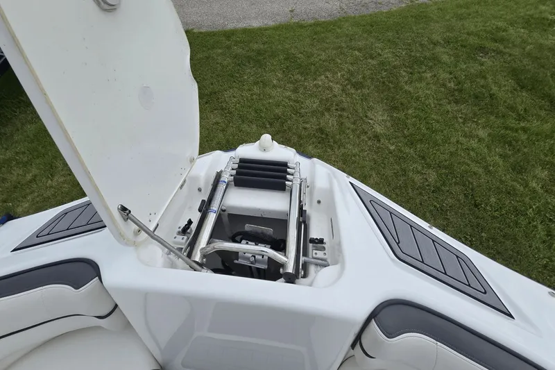 Slide: The Image of Yamaha 210SX 2013 - 11