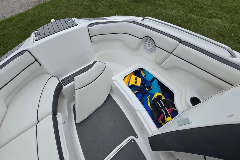 Slide: The Image of Yamaha 210SX 2013 - 14