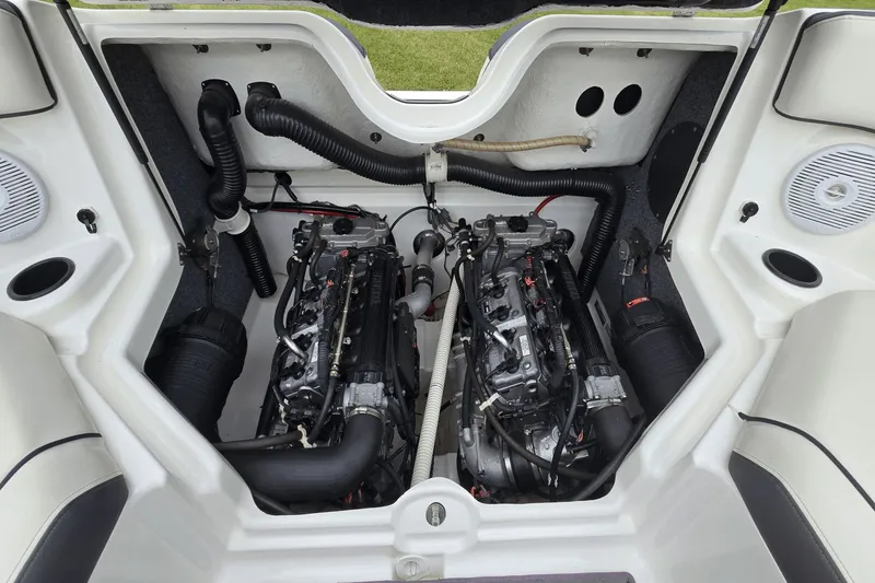 Slide: The Image of Yamaha 210SX 2013 - 17