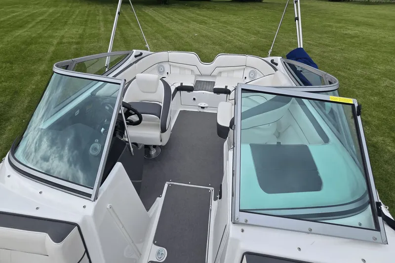 Slide: The Image of Yamaha 210SX 2013 - 8