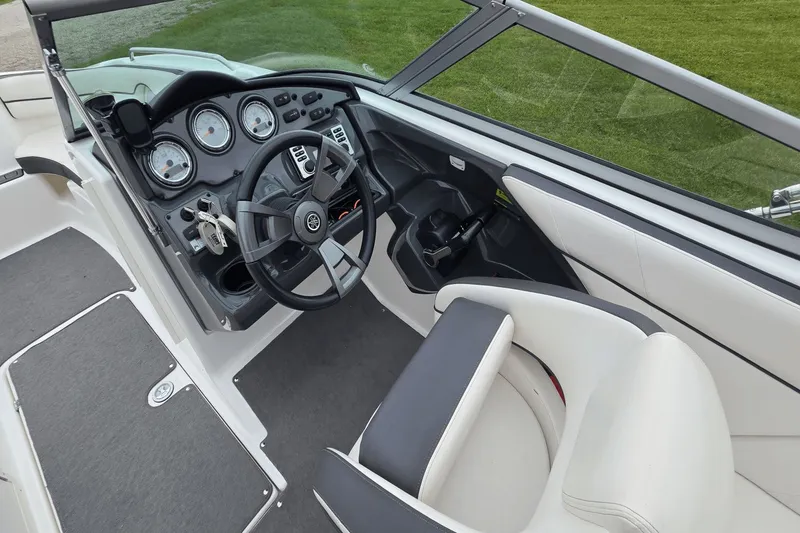 Slide: The Image of Yamaha 210SX 2013 - 9