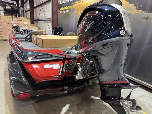 Slide: The Image of Skeeter FXR20 Apex 2026 - 5