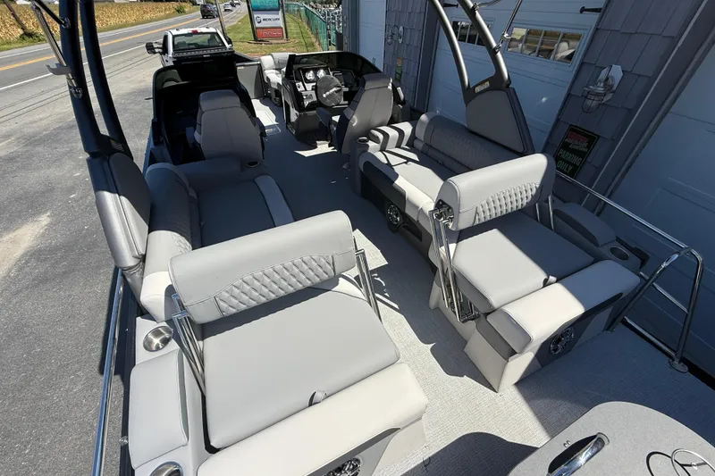 Slide: The Image of 2026 Avalon 2585 Catalina Windshield Quad Lounger with luxurious seating and modern design. - 10