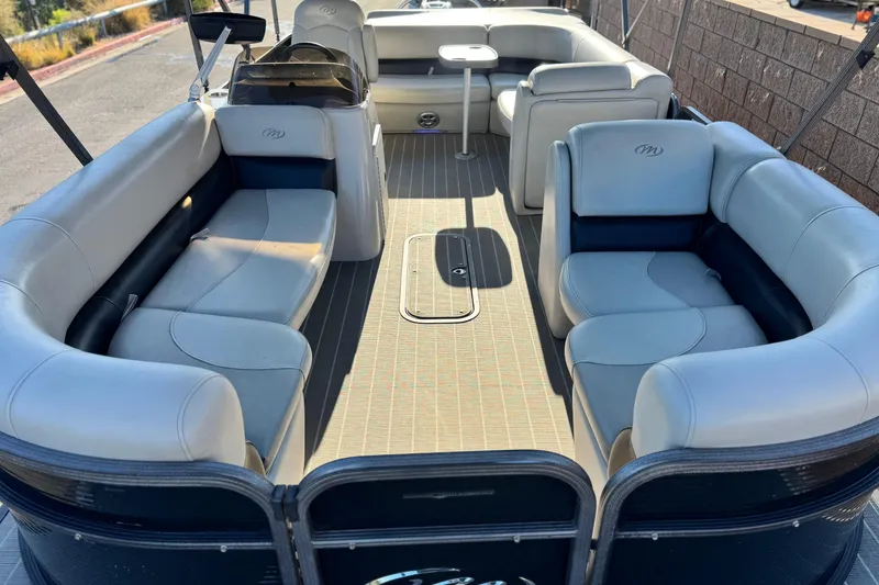 Slide: The Image of 2021 Manitou 23 Aurora LE Standard pontoon boat interior with spacious seating. - 9
