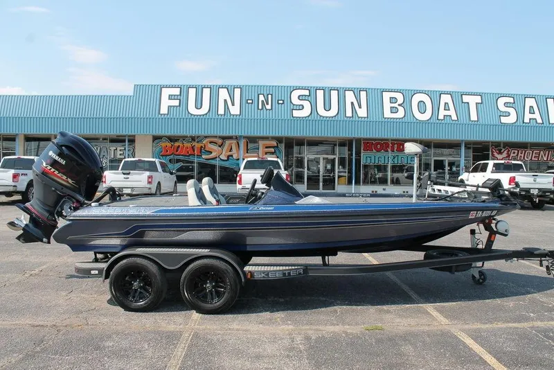 Slide: The Image of 2021 Skeeter ZX225 boat on trailer at Fun-N-Sun Boat Sales dealership. - 3