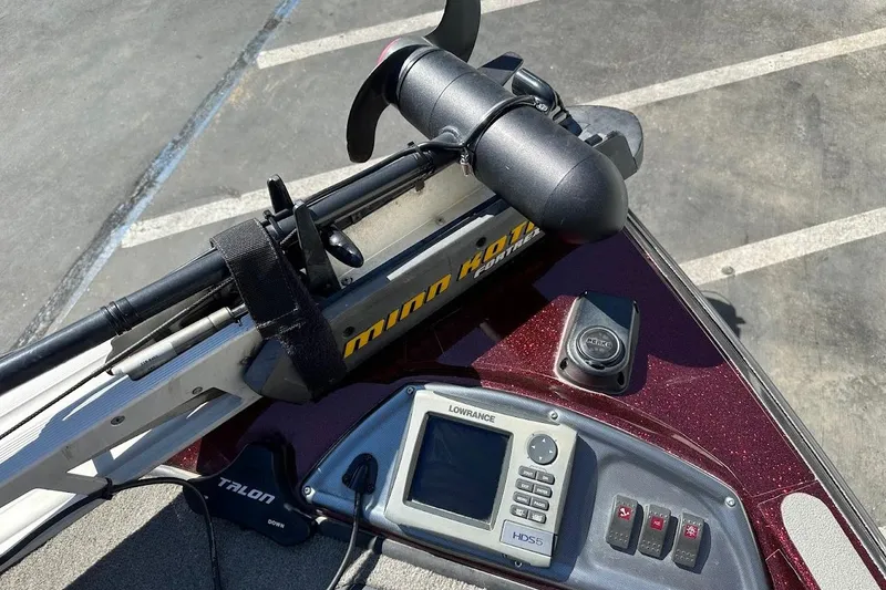 Slide: The Image of 2010 Ranger 178 VS boat dashboard with Minn Kota motor and Lowrance HDS5 display. - 24