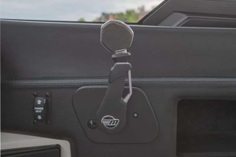 Slide: The Image of Throttle control lever in 2021 Malibu Wakesetter 23 MXZ boat interior. - 18