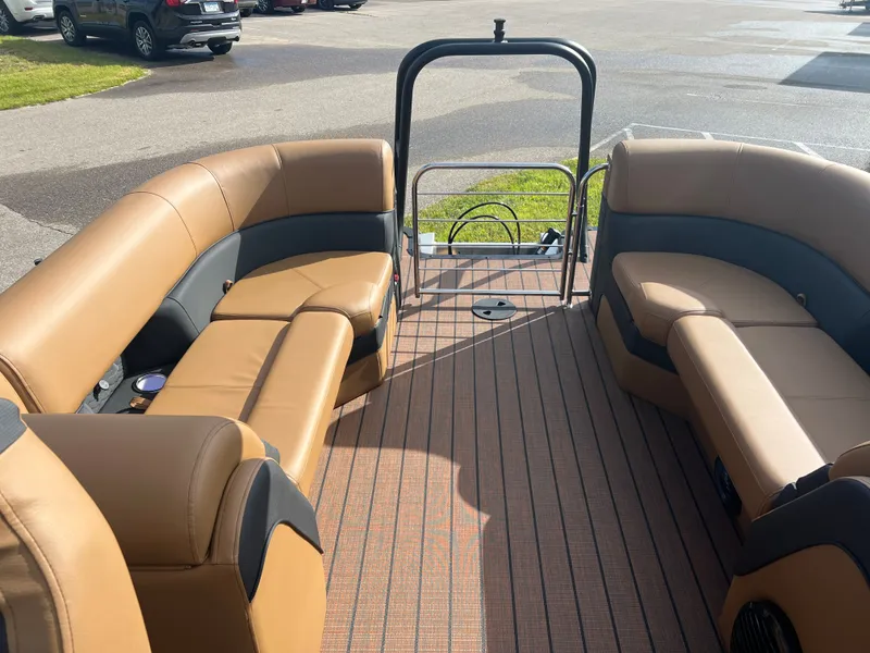 Slide: The Image of Bentley Pontoons Elite 223 Admiral Quad Lounge Tritoon 2026 - 24